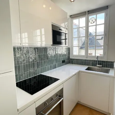 Appartement Renovated Centre Paris-24m Parijs